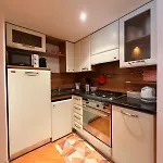 Arya & Sole Home- Nel Cuore Di Marina Centro, 公寓