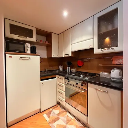 Arya & Sole Home- Nel Cuore Di Marina Centro, Lejlighed