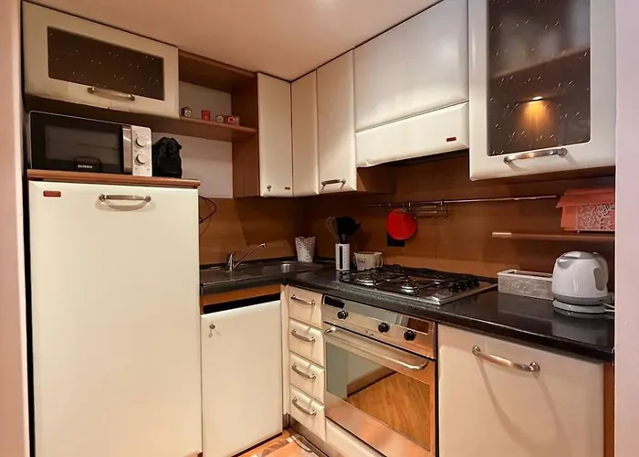 Arya & Sole Home- Nel Cuore Di Marina Centro, Daire